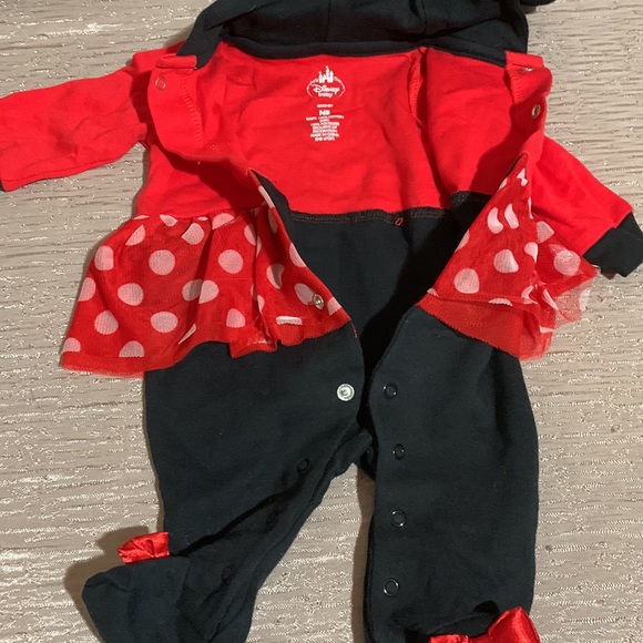 Disney Baby Onsie One Piece Red Black Minnie Mouse NB NewBorn - Picture 9 of 16